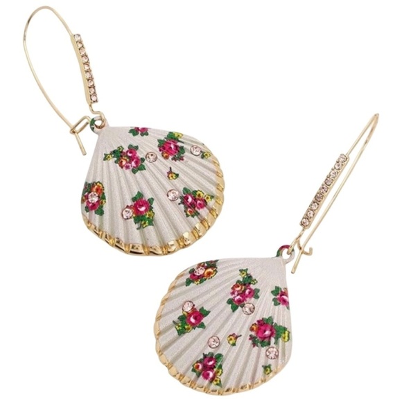BETSEY JOHNSON • Flower Floral Sea Shell Ocean Dangle Earrings - Picture 3 of 4